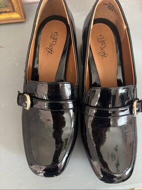 Woman’s Black Patent Leather Loafers